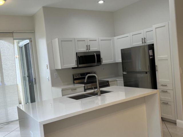 Дом в аренду по адресу 5076 SW 38th Way - фото 6275041