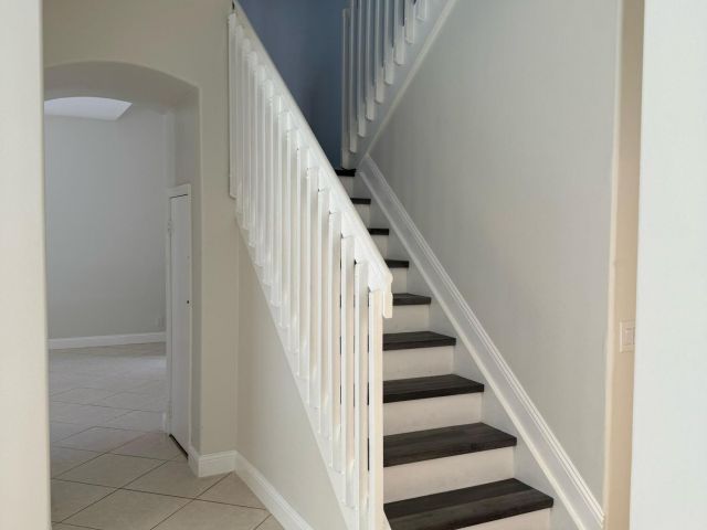 Дом в аренду по адресу 5076 SW 38th Way - фото 6275045