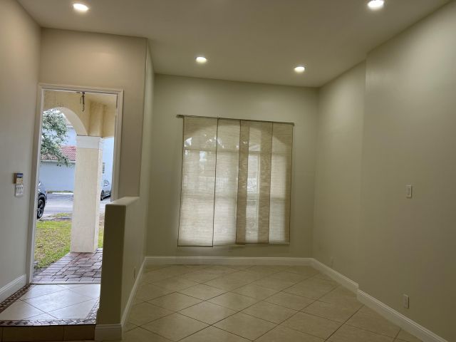 Дом в аренду по адресу 5076 SW 38th Way - фото 6275046