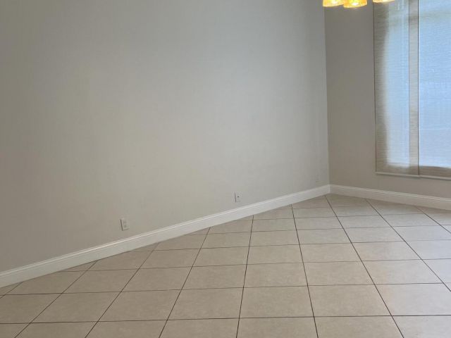 Дом в аренду по адресу 5076 SW 38th Way - фото 6275048