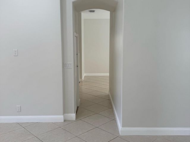 Дом в аренду по адресу 5076 SW 38th Way - фото 6275049