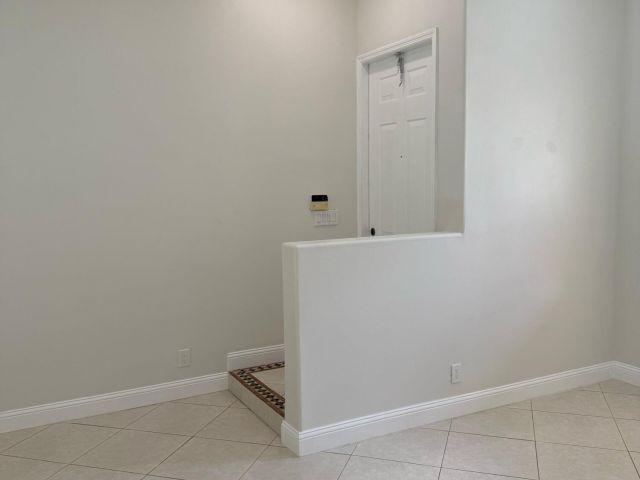 Дом в аренду по адресу 5076 SW 38th Way - фото 6275051