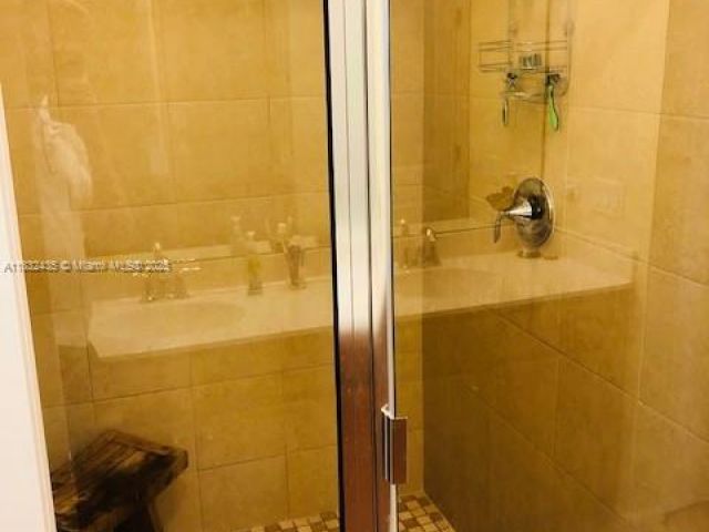 Дом в аренду по адресу 2950 St Thomas Dr 2950 - фото 6234924