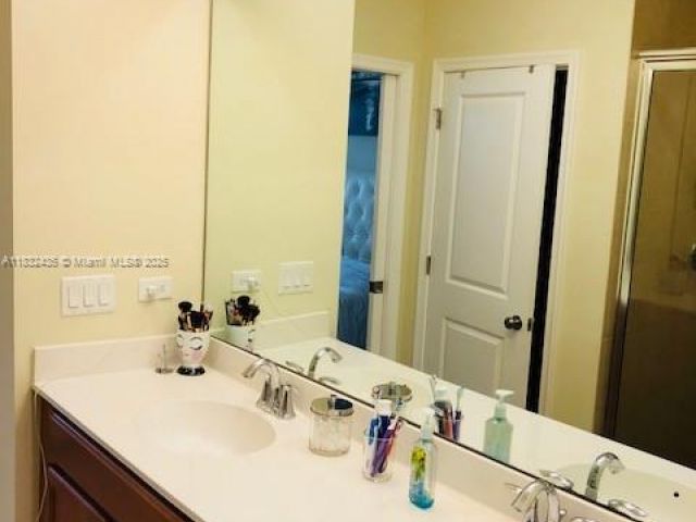 Дом в аренду по адресу 2950 St Thomas Dr 2950 - фото 6234925