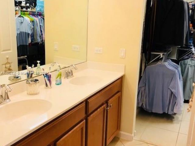 Дом в аренду по адресу 2950 St Thomas Dr 2950 - фото 6234926