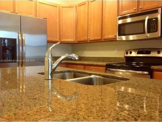 Дом в аренду по адресу 2950 St Thomas Dr 2950 - фото 6234933