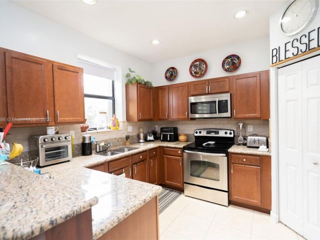 Дом в аренду по адресу 23480 SW 113th Ave 23480 - фото 6235060