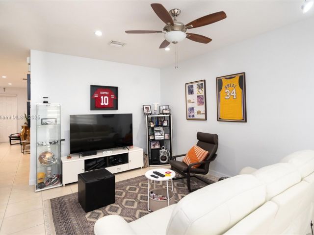 Дом в аренду по адресу 23480 SW 113th Ave 23480 - фото 6235061