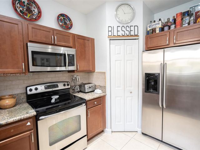 Дом в аренду по адресу 23480 SW 113th Ave 23480 - фото 6235062