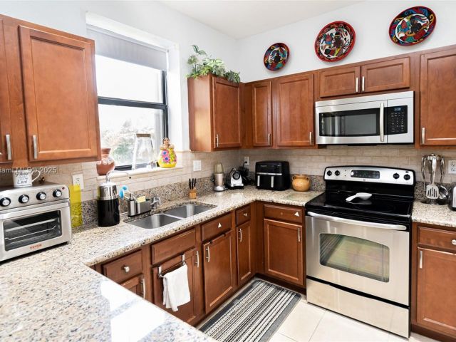 Дом в аренду по адресу 23480 SW 113th Ave 23480 - фото 6235065