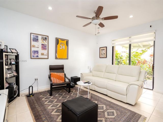 Дом в аренду по адресу 23480 SW 113th Ave 23480 - фото 6235069