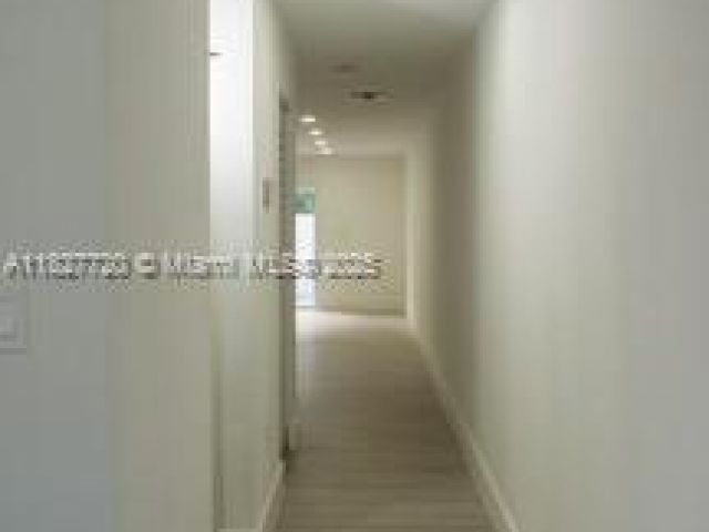 Продажа дома по адресу 972 N 18th Ct - фото 6236095