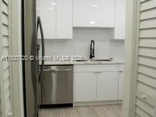 Продажа дома по адресу 972 N 18th Ct - фото 6236098