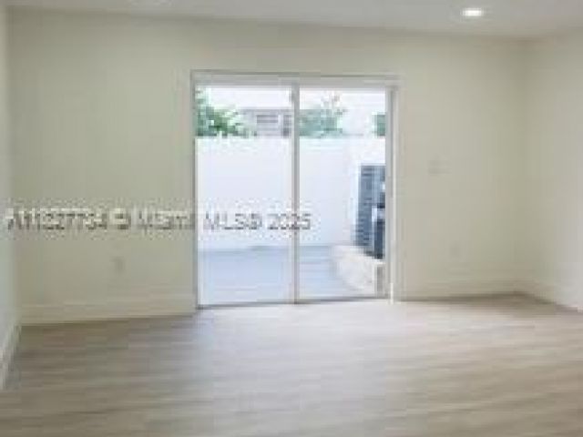 Продажа дома по адресу 964 N 18th Ct - фото 6236069