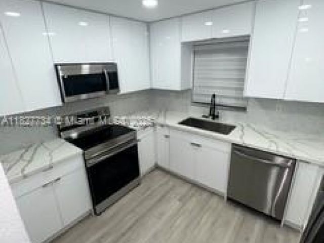 Продажа дома по адресу 964 N 18th Ct - фото 6236079