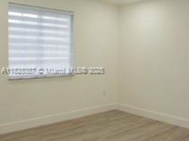 Продажа дома по адресу 976 N 18th Ct - фото 6236043