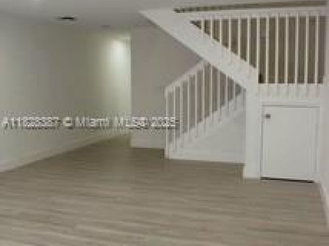 Продажа дома по адресу 976 N 18th Ct - фото 6236048