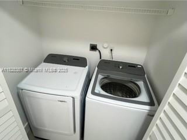 Продажа дома по адресу 976 N 18th Ct - фото 6236050