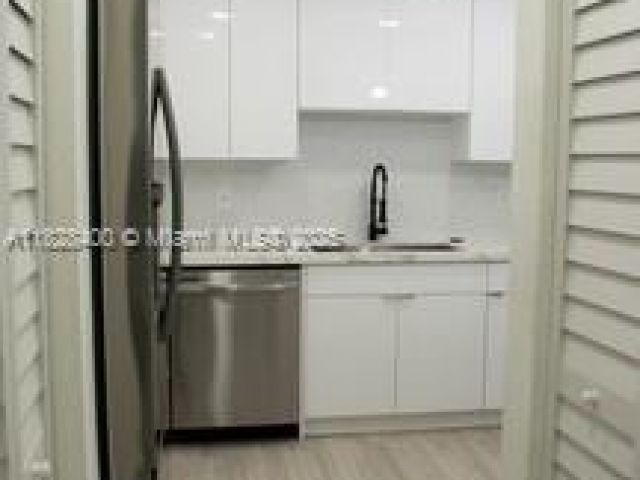 Продажа дома по адресу 968 N 18th Ct - фото 6236033