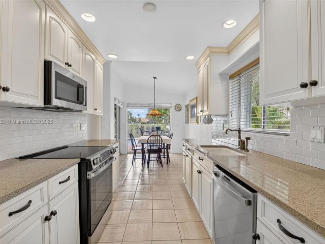 Продажа дома по адресу 10344 Sunset Bend Dr - фото 6234350