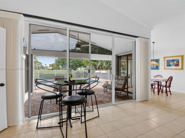 Продажа дома по адресу 10344 Sunset Bend Dr - фото 6234356