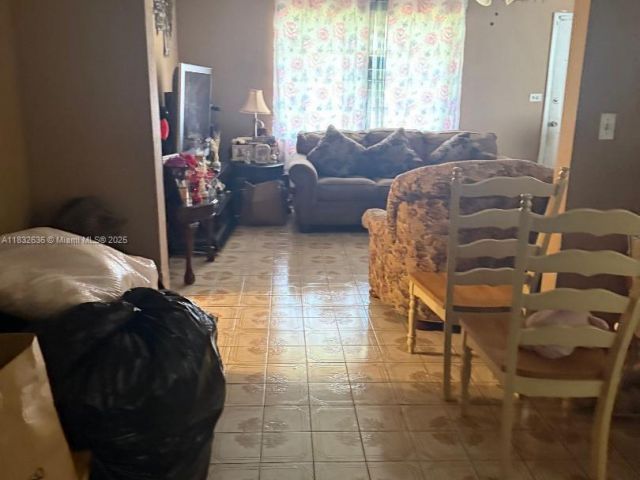 Продажа дома по адресу 141 NE 209th St - фото 6235775