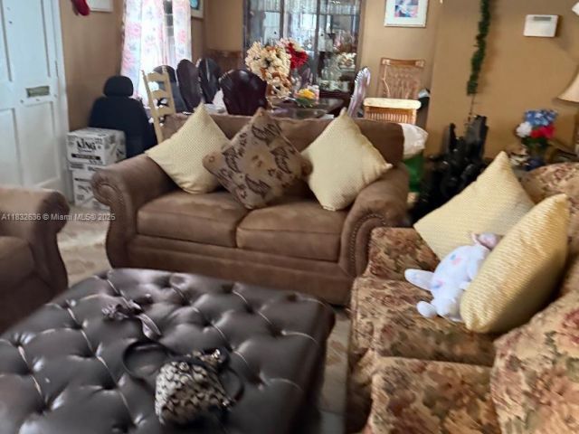 Продажа дома по адресу 141 NE 209th St - фото 6235780