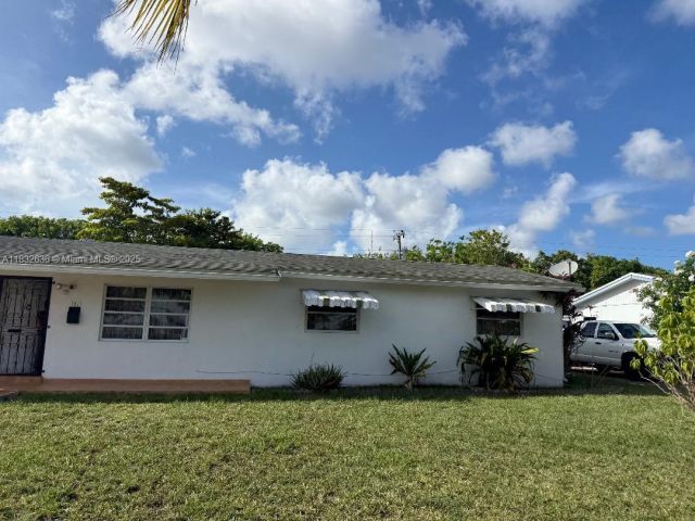 Продажа дома по адресу 141 NE 209th St - фото 6235784