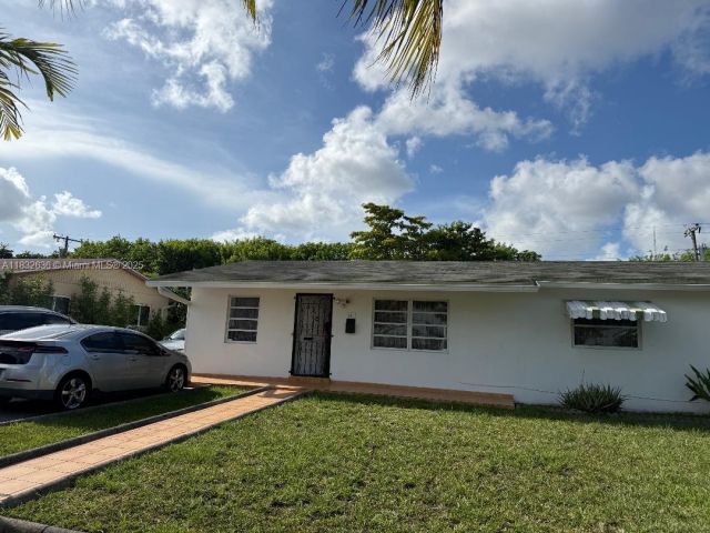 Продажа дома по адресу 141 NE 209th St - фото 6235785