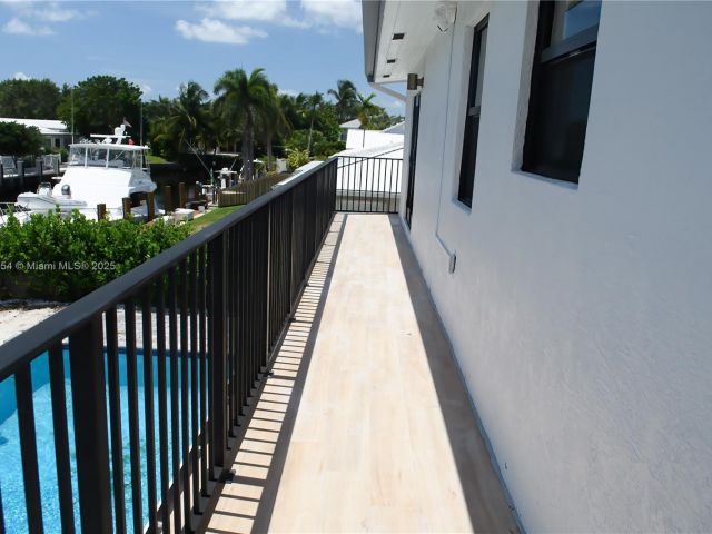 Дом в аренду по адресу 1240 NE 27th Ter - фото 6235568