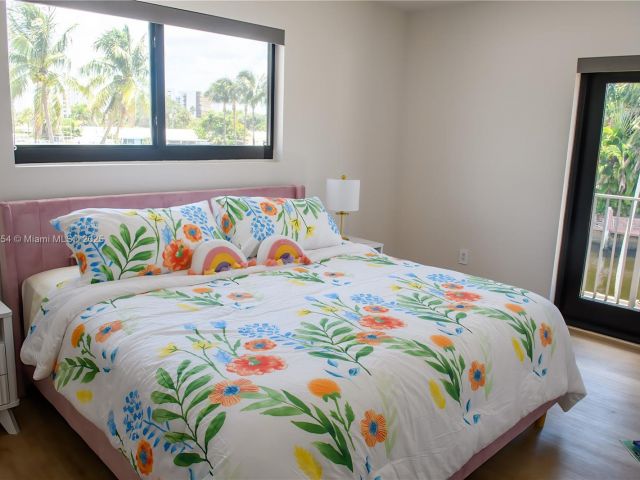 Дом в аренду по адресу 1240 NE 27th Ter - фото 6235569