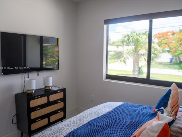 Дом в аренду по адресу 1240 NE 27th Ter - фото 6235571