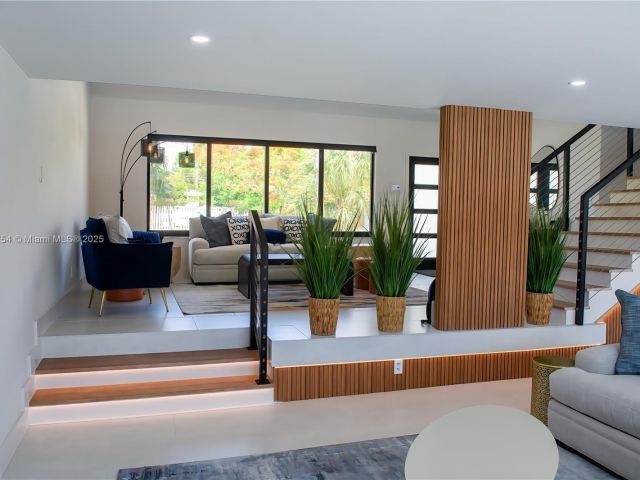 Дом в аренду по адресу 1240 NE 27th Ter - фото 6235578