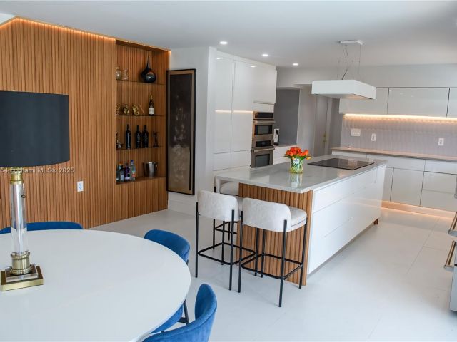 Дом в аренду по адресу 1240 NE 27th Ter - фото 6235582