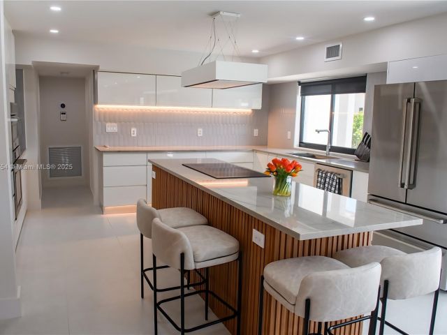 Дом в аренду по адресу 1240 NE 27th Ter - фото 6235583