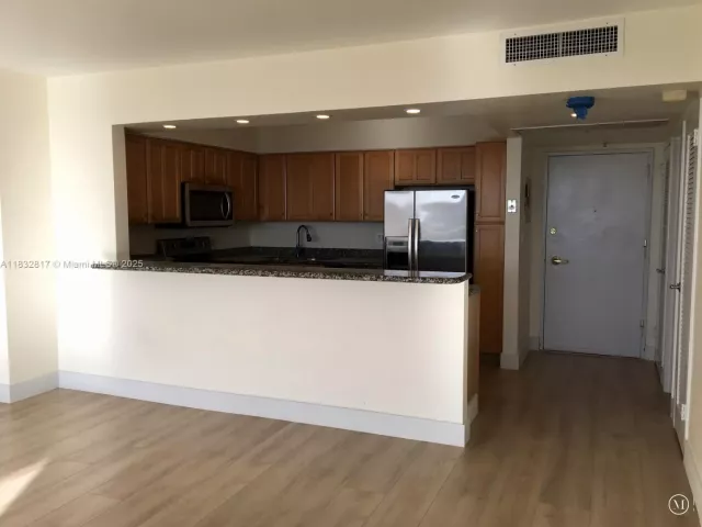 Продажа квартиры #6J - фото 6237505