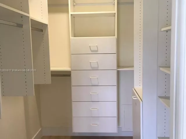 Продажа квартиры #6J - фото 6237495