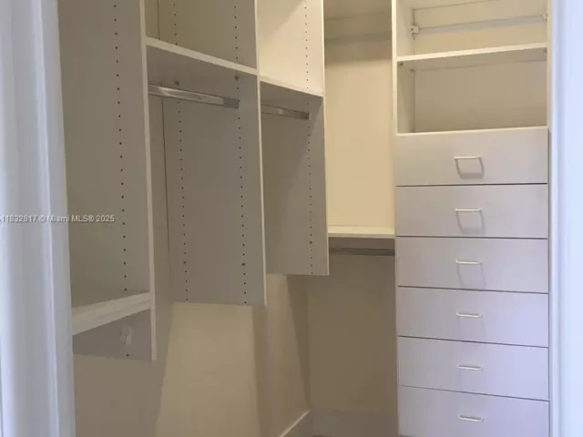 Продажа квартиры #6J - фото 6237493