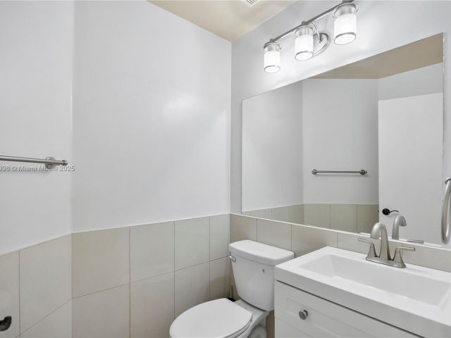 Продажа дома по адресу 14604 SW 132nd Ave - фото 6249035