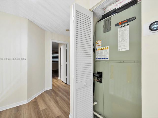 Продажа дома по адресу 14604 SW 132nd Ave - фото 6249036