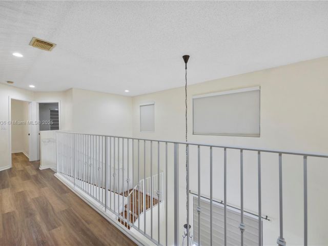 Продажа дома по адресу 14604 SW 132nd Ave - фото 6249038