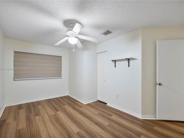 Продажа дома по адресу 14604 SW 132nd Ave - фото 6249041