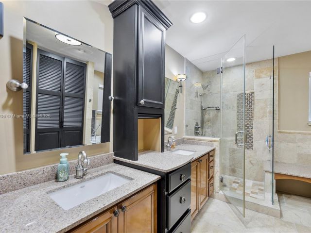 Продажа дома по адресу 14604 SW 132nd Ave - фото 6249045