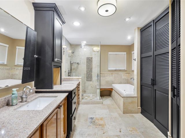 Продажа дома по адресу 14604 SW 132nd Ave - фото 6249046