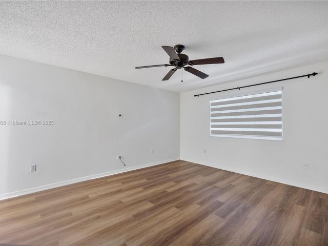 Продажа дома по адресу 14604 SW 132nd Ave - фото 6249048