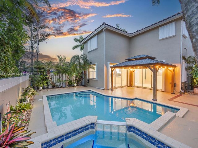 Продажа дома по адресу 14604 SW 132nd Ave - фото 6249053