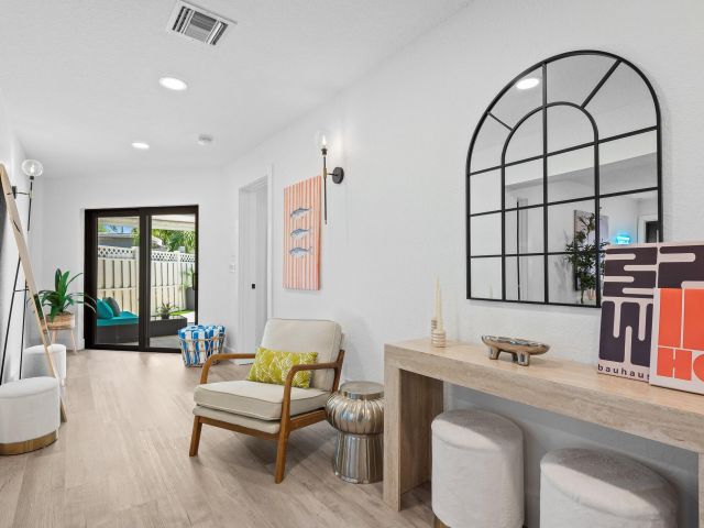 Продажа дома по адресу 581 SE 5th Avenue - фото 6238227