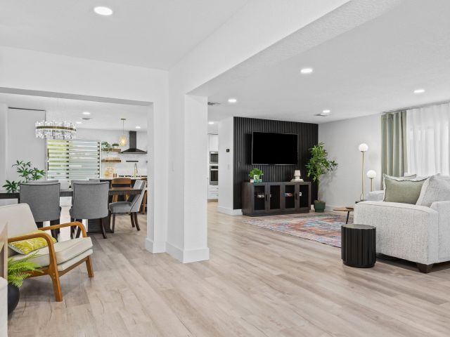 Продажа дома по адресу 581 SE 5th Avenue - фото 6238228