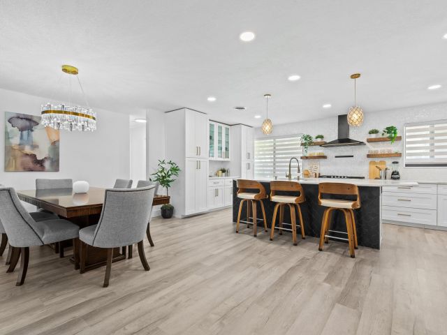 Продажа дома по адресу 581 SE 5th Avenue - фото 6238233