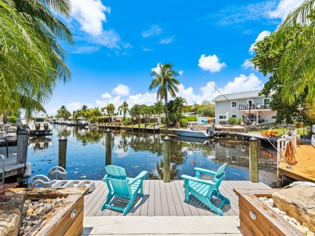 Продажа дома по адресу 581 SE 5th Avenue - фото 6238238